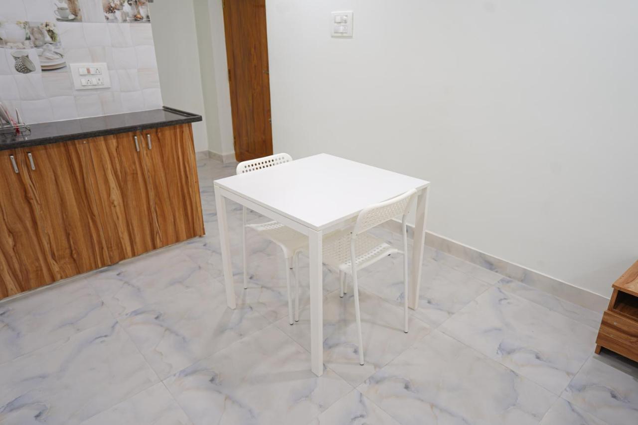 טירופאטי Mahasri Studio Apartments- Brand New Fully Furnished Air Conditioned Studio Apartments מראה חיצוני תמונה