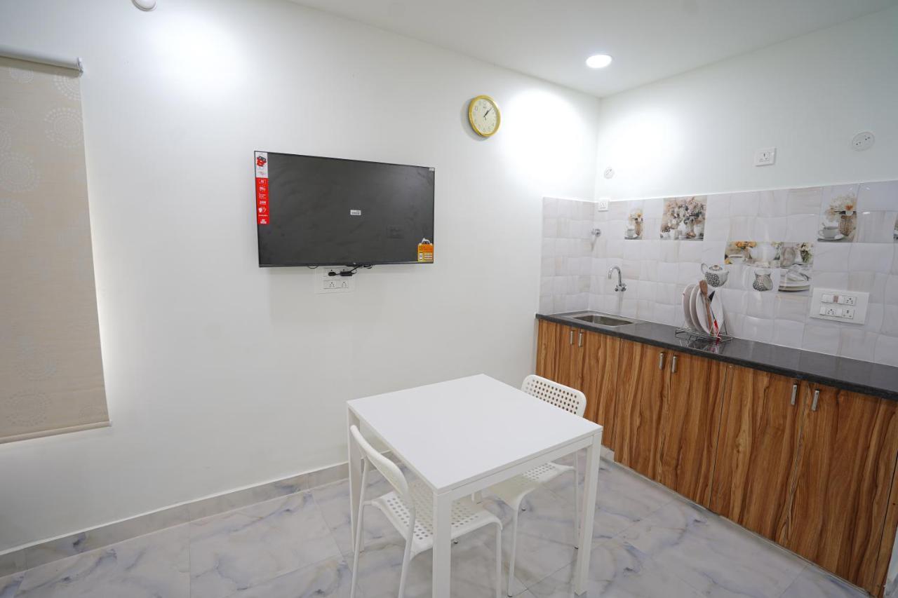טירופאטי Mahasri Studio Apartments- Brand New Fully Furnished Air Conditioned Studio Apartments מראה חיצוני תמונה