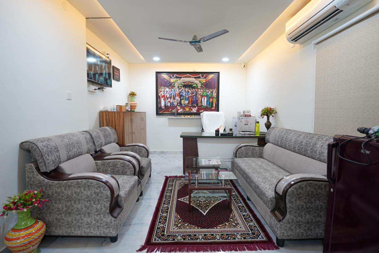 טירופאטי Mahasri Studio Apartments- Brand New Fully Furnished Air Conditioned Studio Apartments מראה חיצוני תמונה