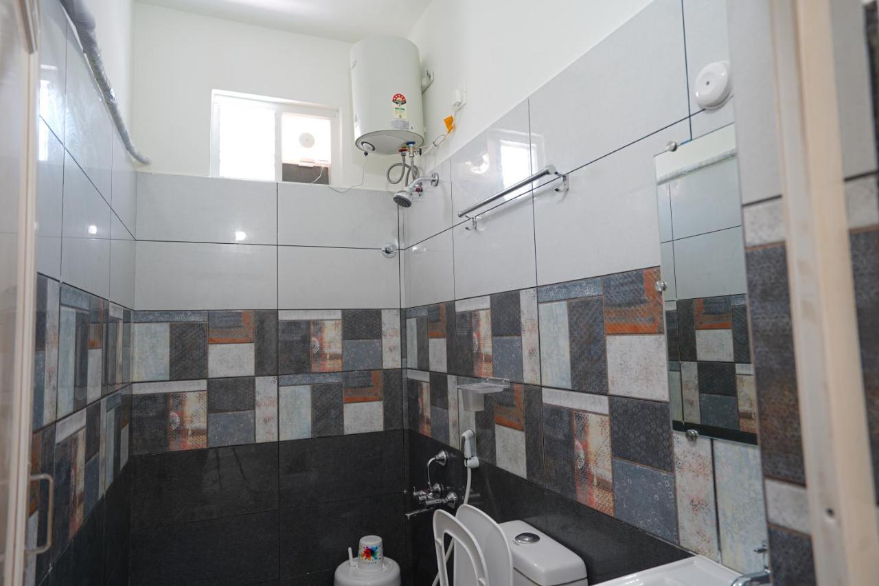 טירופאטי Mahasri Studio Apartments- Brand New Fully Furnished Air Conditioned Studio Apartments מראה חיצוני תמונה